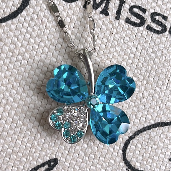 NIB four leaf clover pendant for good luck - Picture 4 of 7